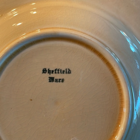 Sheffield bowls with painted Green Trim. Excellent used condition. 8 1/2” 5qty - Picture 3 of 8